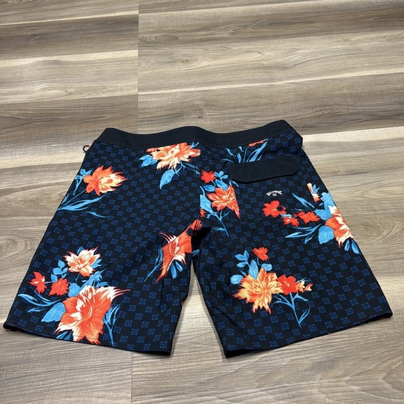 Billabong Men's Swim Shorts - Navy and Red Floral size 29 NWT - Picture 6 of 6